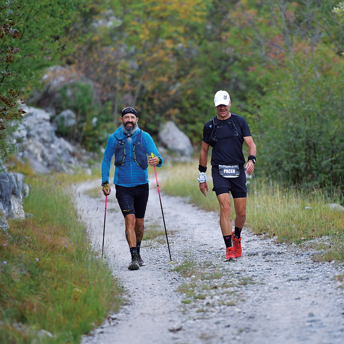 Runner e pacer insieme sul percorso Jurassic Miles
